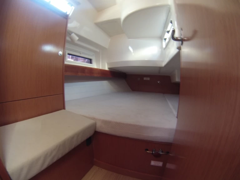 Bareboat Rental Sailboat Bavaria with a boat licence