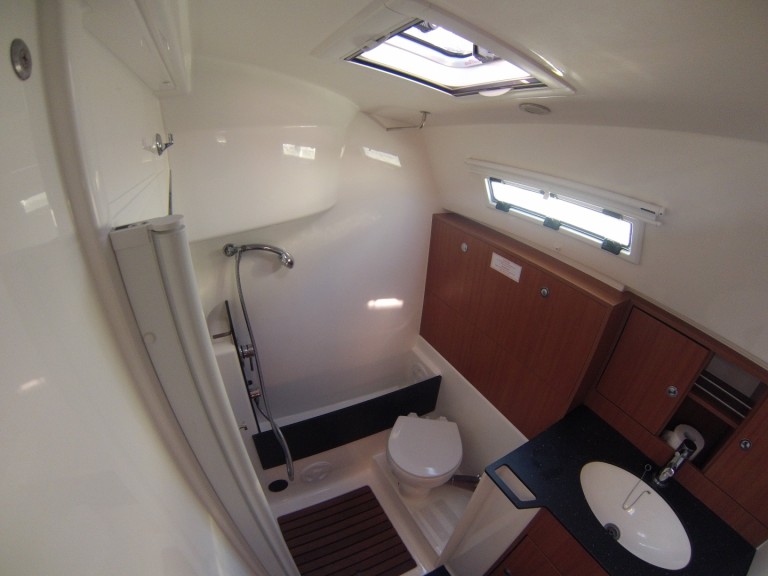 Sailboat for rent San Vincenzo at the best price