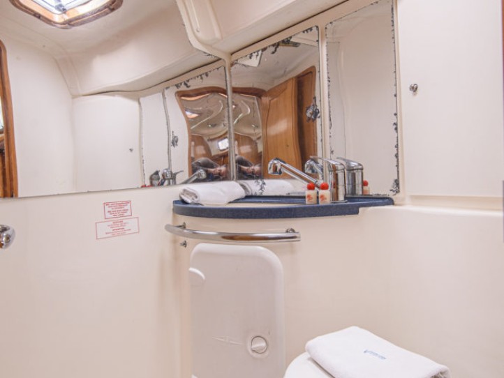 Rent a Bavaria Cruiser 37 San Vincenzo