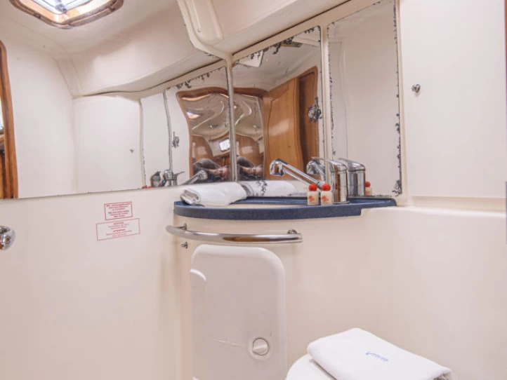 Rent a Bavaria Cruiser 37 San Vincenzo