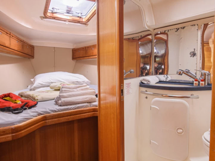Yacht charter San Vincenzo cheap Cruiser 37