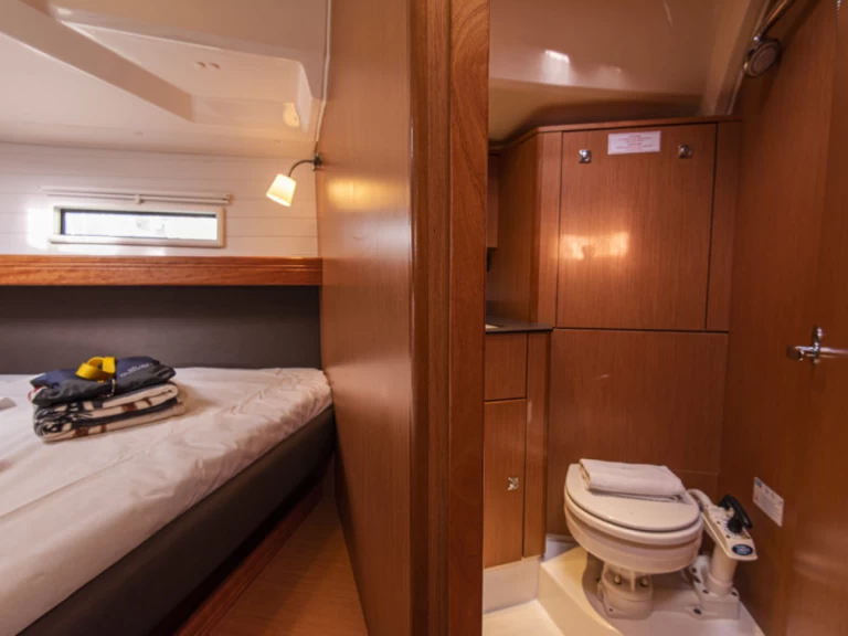 Bareboat Rental Sailboat Bavaria with a boat licence