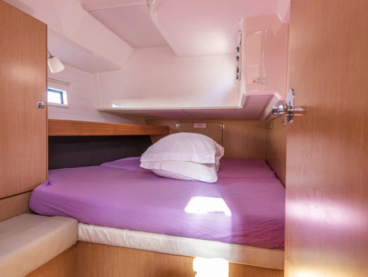 Yacht charter San Vincenzo cheap Cruiser 46