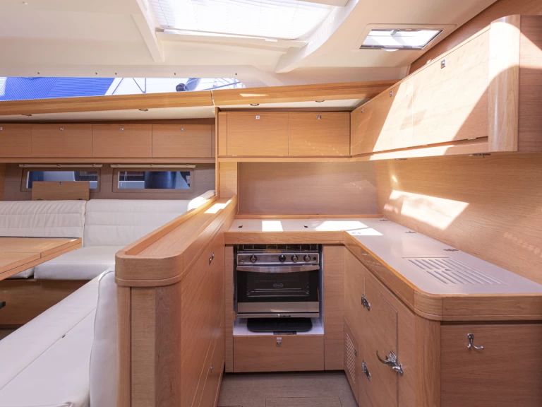 Sailboat for rent San Vincenzo at the best price