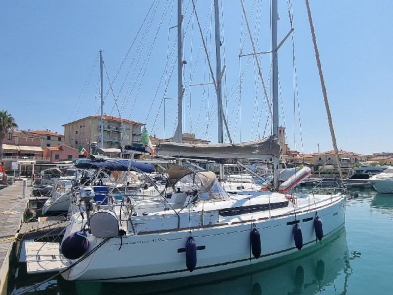 Bareboat Rental Sailboat Jeanneau with a boat licence