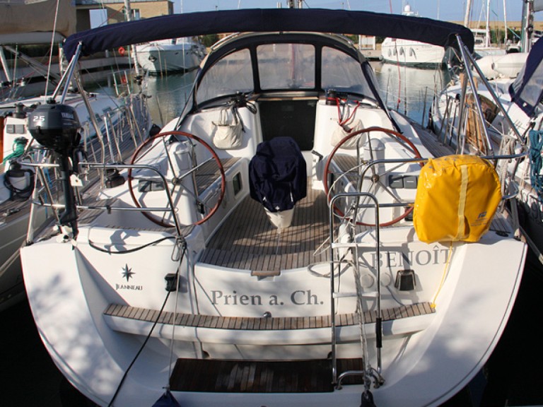 Yacht charter San Vincenzo cheap Sun Odyssey 42i