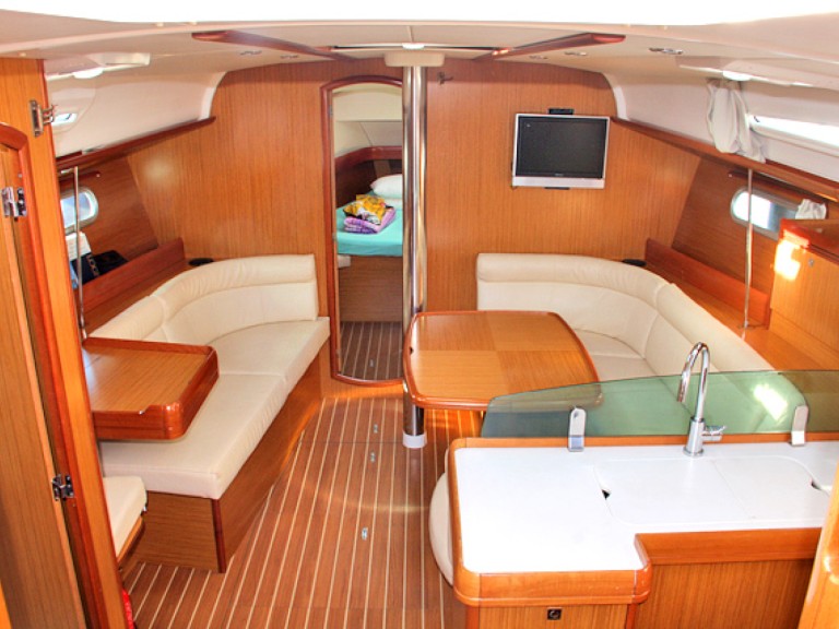 Sailboat rental in San Vincenzo - Jeanneau Sun Odyssey 42i