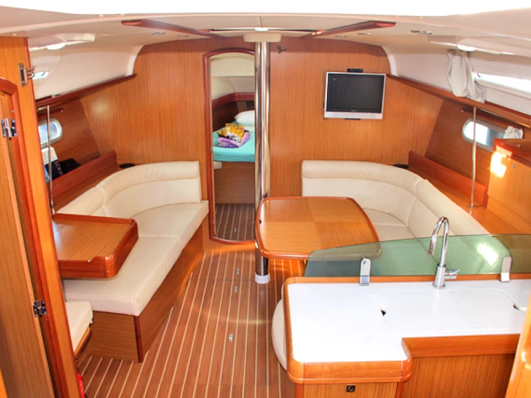 Sailboat rental in San Vincenzo - Jeanneau Sun Odyssey 42i