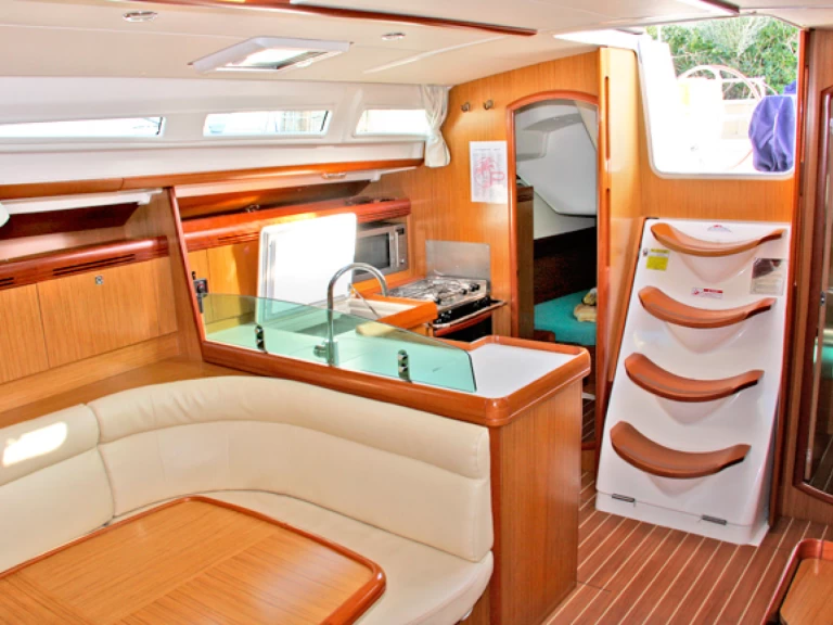 Boat rental Jeanneau Sun Odyssey 42i in San Vincenzo on Samboat