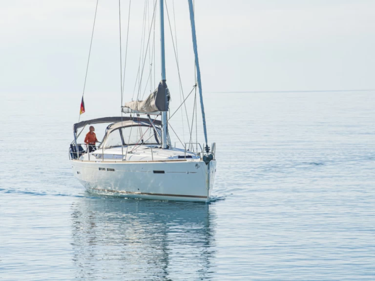 Sailboat for rent San Vincenzo at the best price