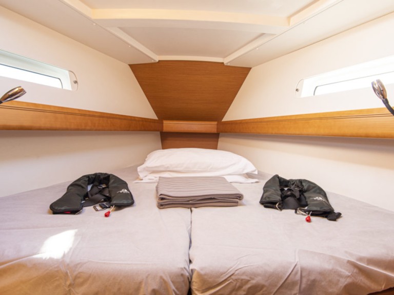 Rent a Jeanneau Sun Odyssey 439 San Vincenzo