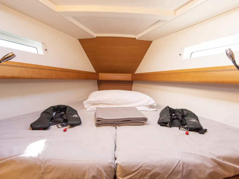 Rent a Jeanneau Sun Odyssey 439 San Vincenzo