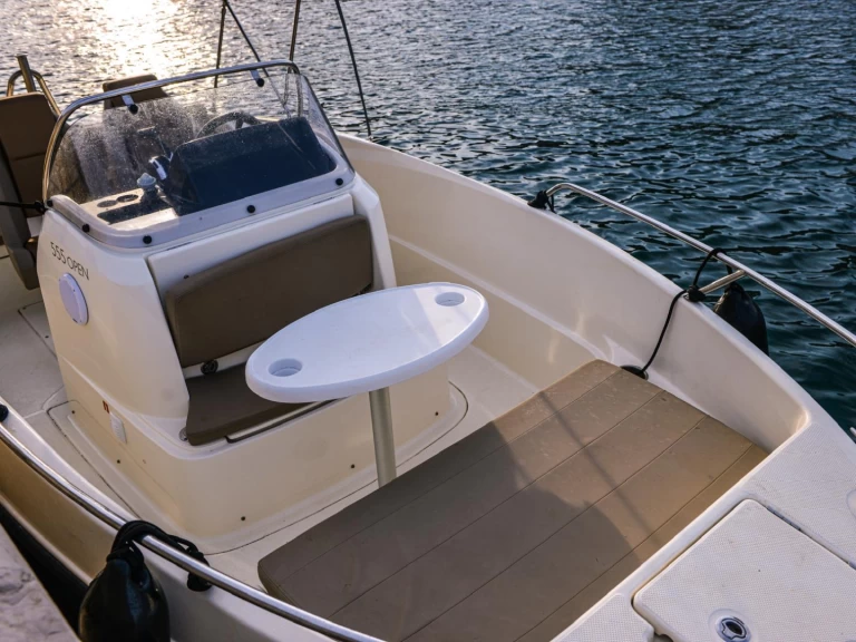 Motorboat rental in Marseille - Quicksilver Activ 555 Open