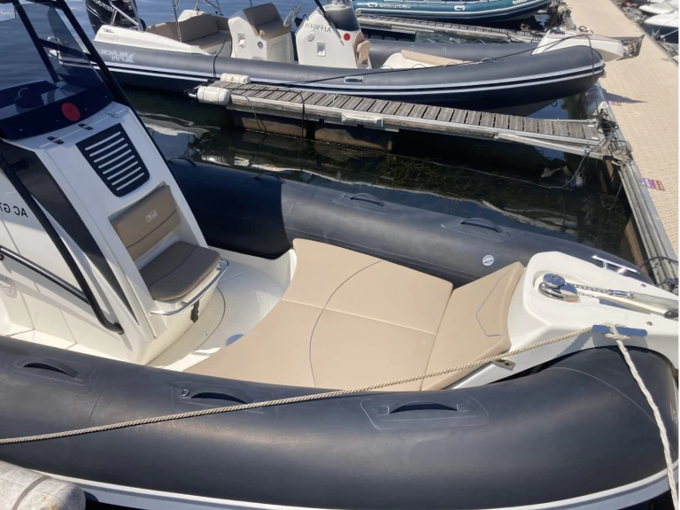 Bwa Sport 24 GTO charter bareboat or captained in  Sanguinet