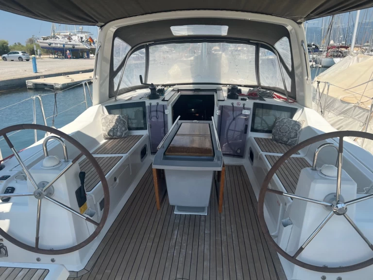 Boat rental Bénéteau Oceanis 41.1 in Préveza on Samboat