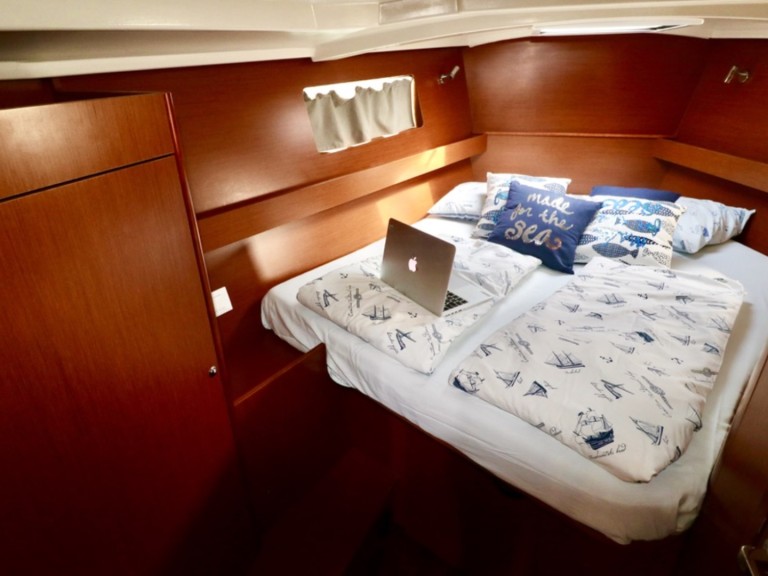 Bareboat Rental Sailboat Bénéteau with a boat licence