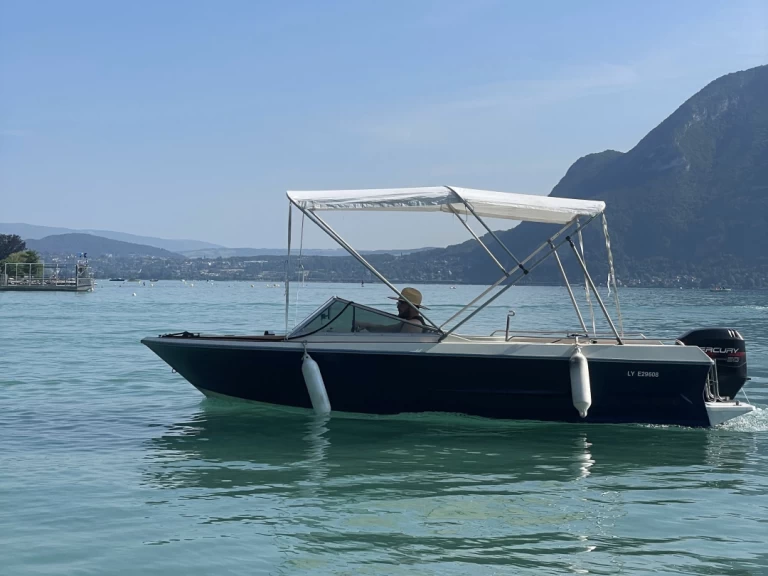 Motorboat for rent Annecy at the best price