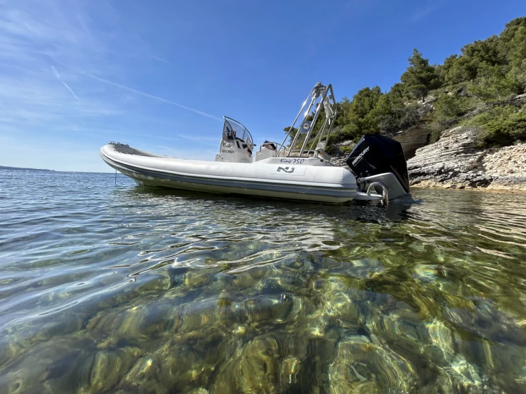 Boat rental Nuova Jolly King 750 in Saint-Florent on Samboat