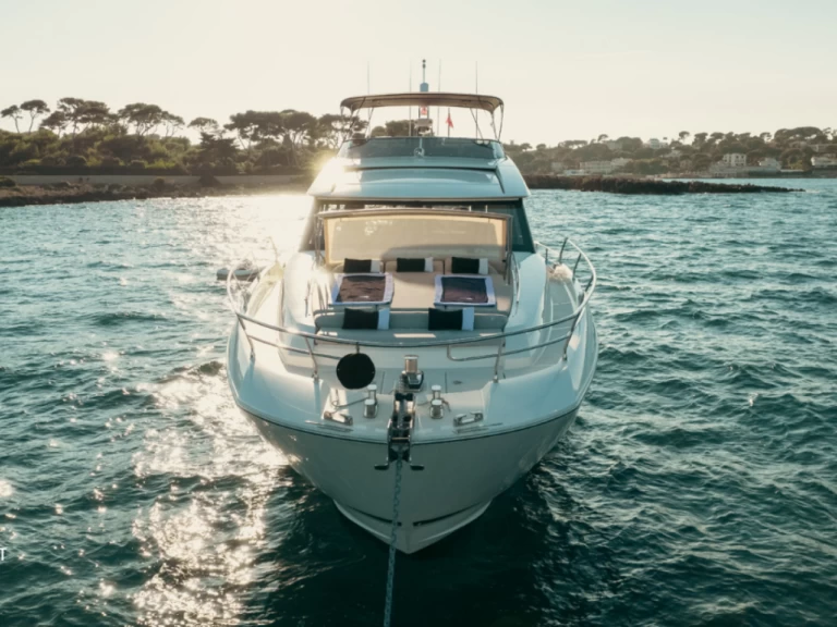 Prestige 680S in Amalfi on SamBoat