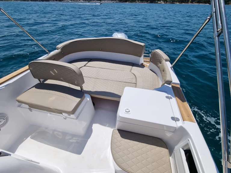 Motorboat for rent Funtana-Fontane at the best price