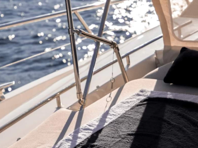 Boat rental Prestige 680S in Côte d'Azur on Samboat