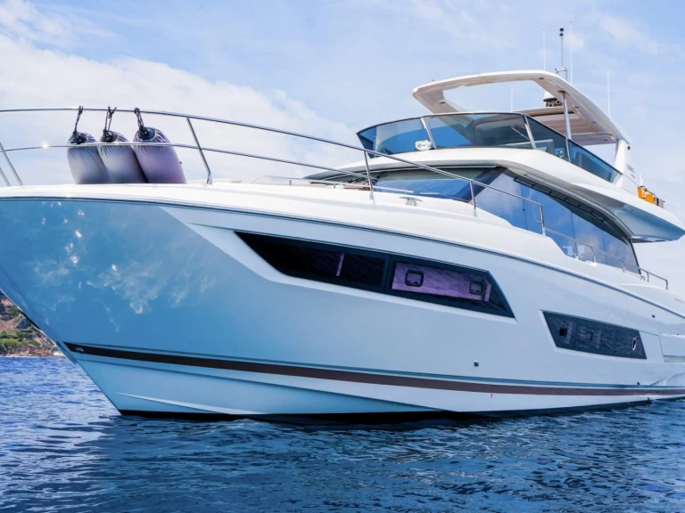 Yacht charter Côte d'Azur cheap 680S