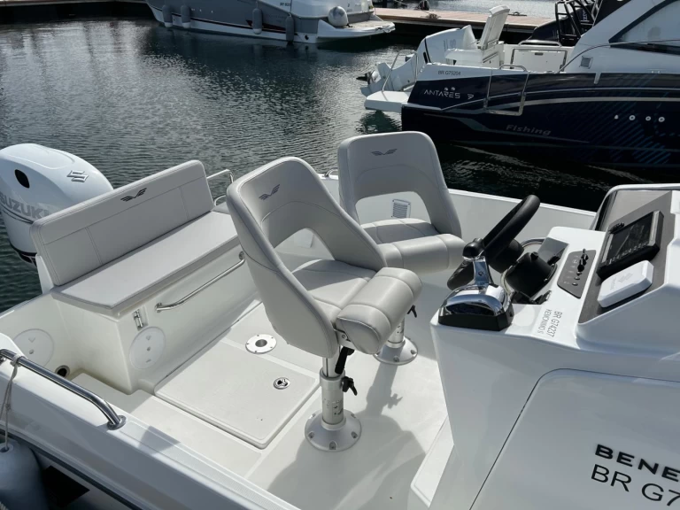 Boat rental Bénéteau Flyer 6 SPACEdeck in Port du Moulin Blanc on Samboat