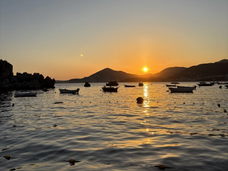 Bareboat Rental Motorboat Elan with a boat licence