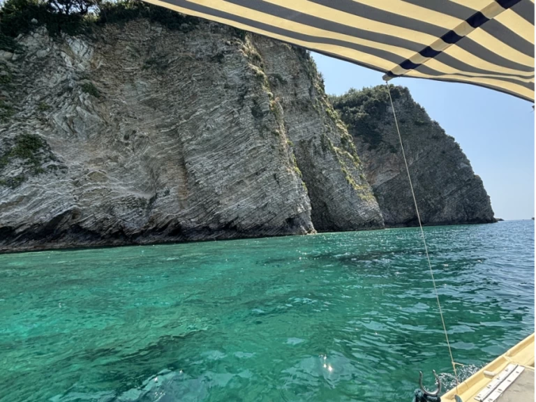 Motorboat for rent Budva at the best price