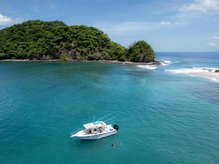 Motorboat for rent Bahía Culebra at the best price