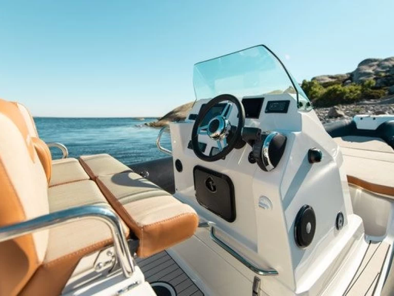Rent a Zodiac ZODIAC MEDLINE 7.5 Port-Haliguen