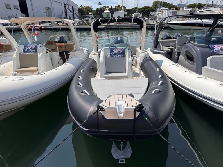 Zodiac Medline 7.5 in Port Grimaud on SamBoat