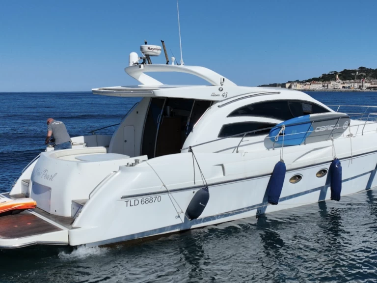 Luxury Yacht for rent Port Grimaud at the best price