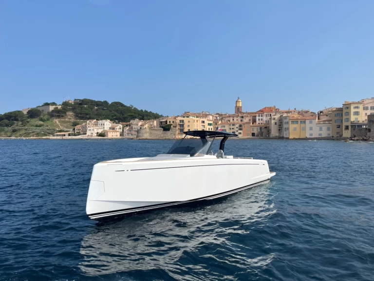 Yacht charter Port Grimaud cheap Pardo 38