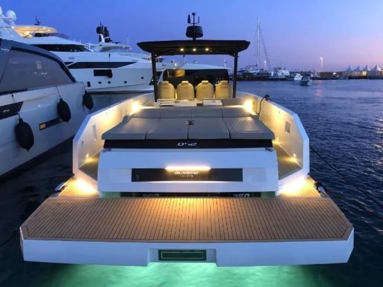 Bareboat Rental Luxury Yacht DE ANTONIO Yachts with a boat licence