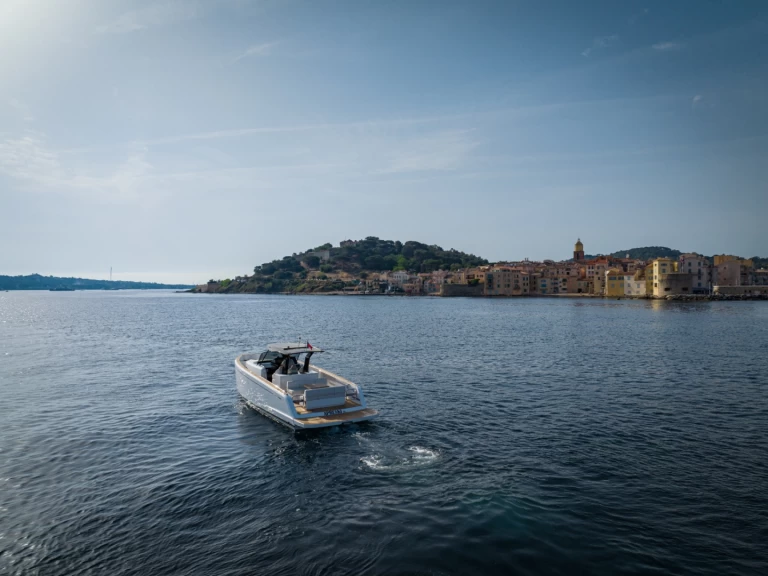 Motorboat rental with or without captain Pardo Yachts Port Grimaud