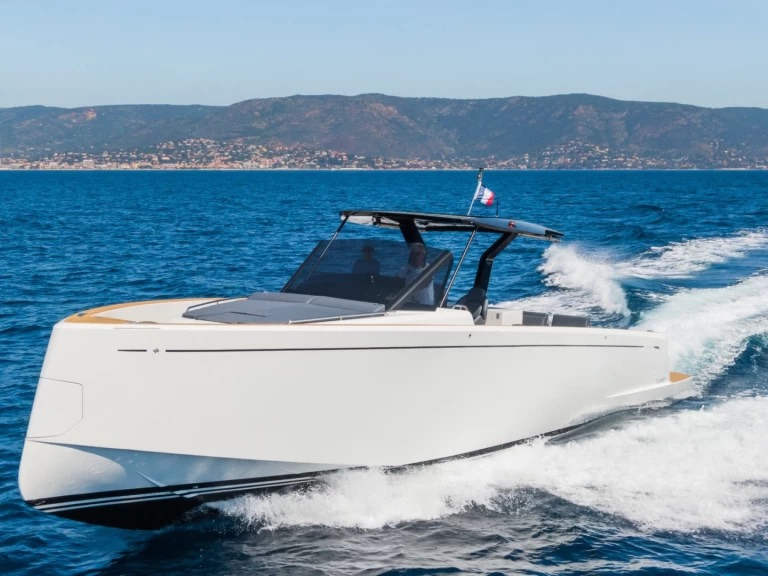 Motorboat for rent Port Grimaud at the best price