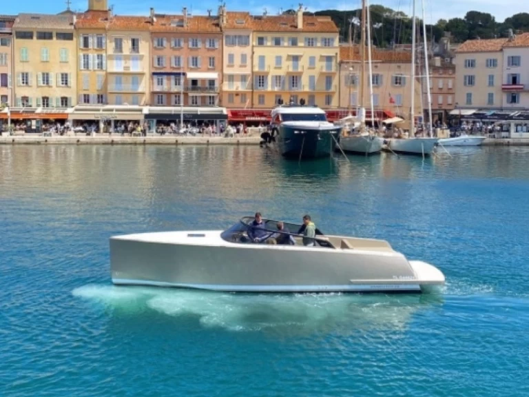 VanDutch VANDUTCH 32 charter bareboat or captained in  Saint-Tropez