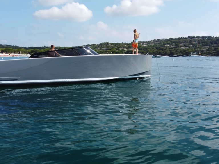 Motorboat for rent Port Grimaud at the best price