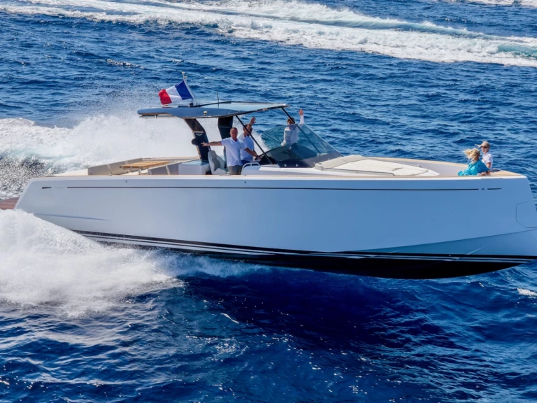 Pardo Yachts Pardo 43 in Port Grimaud on SamBoat