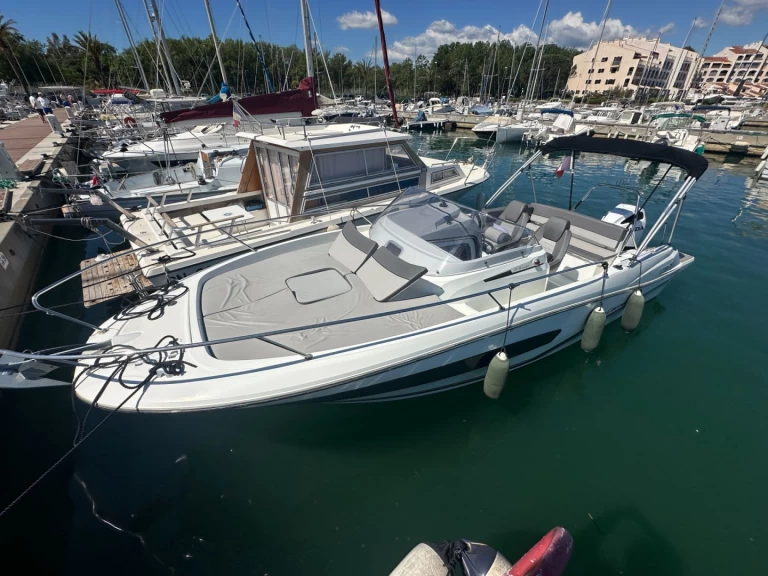 Motorboat for rent Cogolin at the best price
