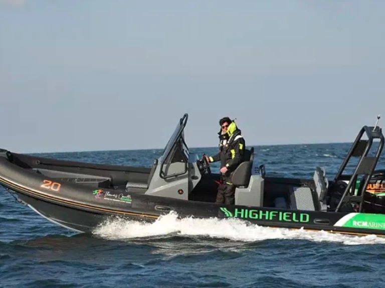 Boat rental Highfield 700 THOMAS COVILLE in Cogolin on Samboat