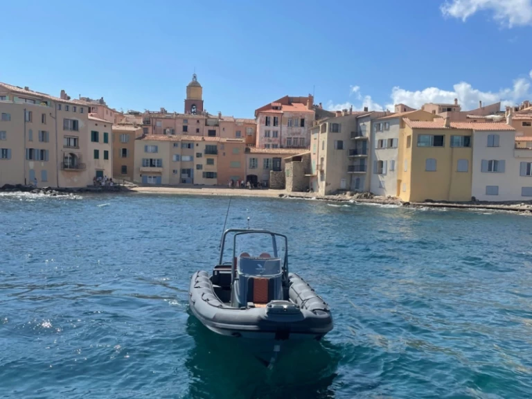 Highfield HIGHFIELD 700 charter bareboat or captained in  Port Grimaud