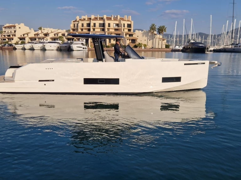 Luxury Yacht rental in Port Grimaud - DE ANTONIO Yachts De Antonio D42 Open