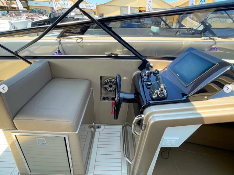 Motorboat rental with or without captain VanDutch Saint-Tropez