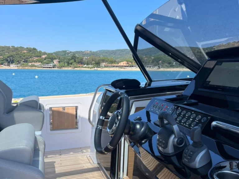 Rent a Pardo Yachts Pardo 50 Bormes-les-Mimosas