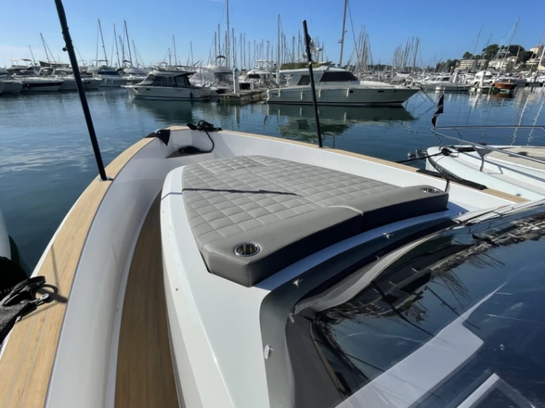 Rent a Pardo Yachts Pardo 38 Bandol