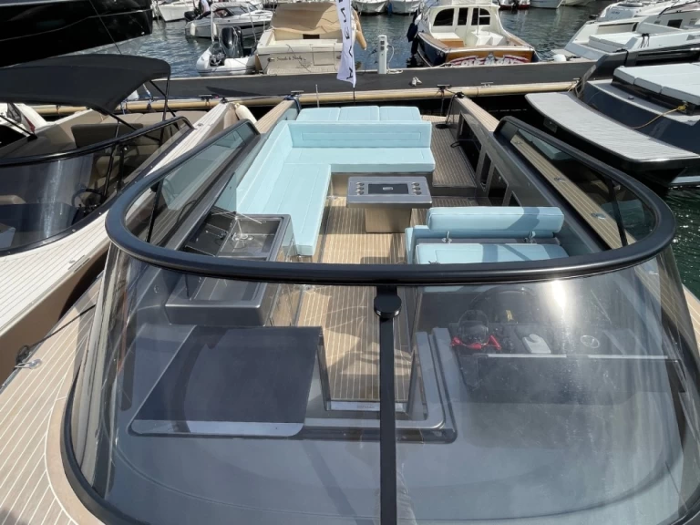 Motorboat rental in Port Grimaud - VanDutch VanDutch 40
