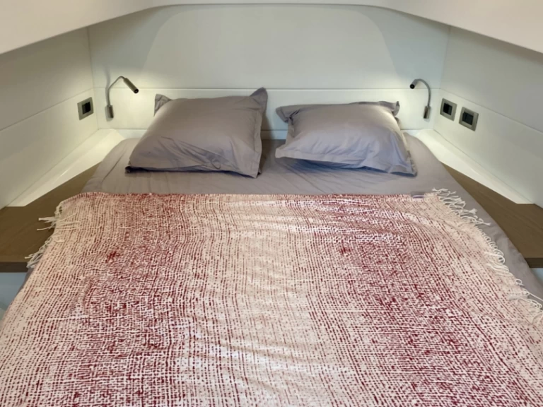 Yacht charter Cogolin cheap Pardo 38