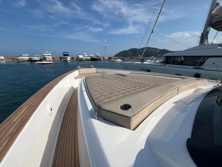 Luxury Yacht rental with or without captain Pardo Yachts Cogolin